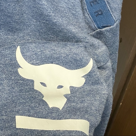 Under Armour Pull Over - Picture 5 of 7